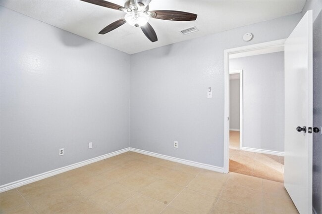 Building Photo - 416 Colonial Pl