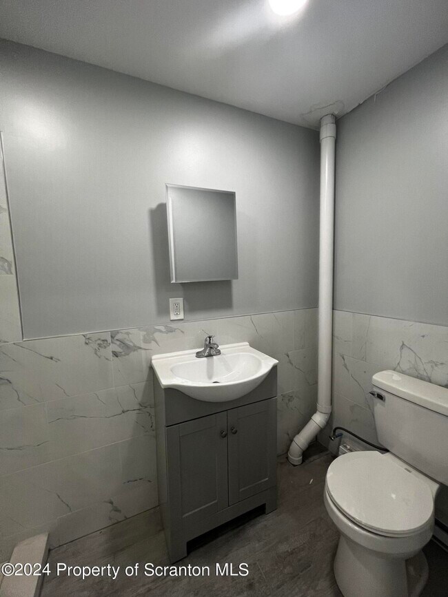 Building Photo - 2204 Golden Ave