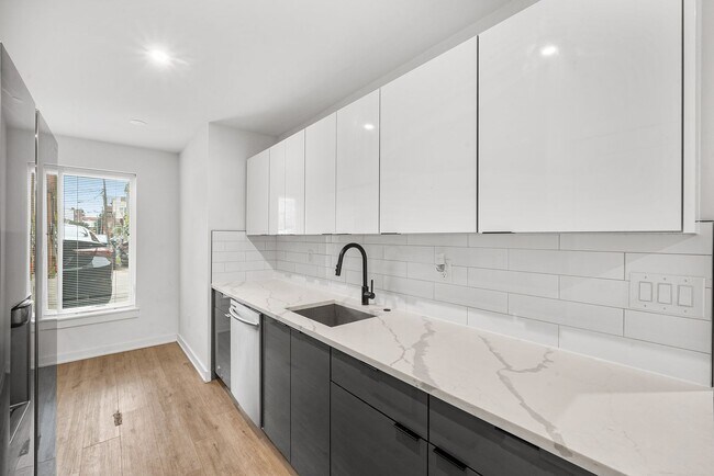 Building Photo - 933 N 29th St