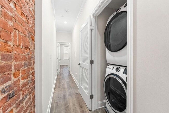 Building Photo - 2341 N College Ave