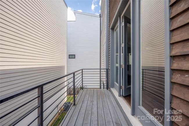 Building Photo - 1008 Westbrook Dr