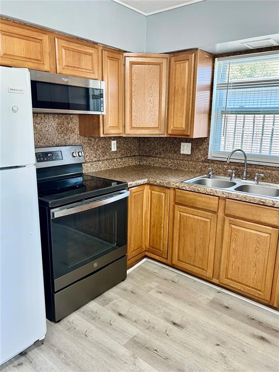 Building Photo - 2314 20th Ave W