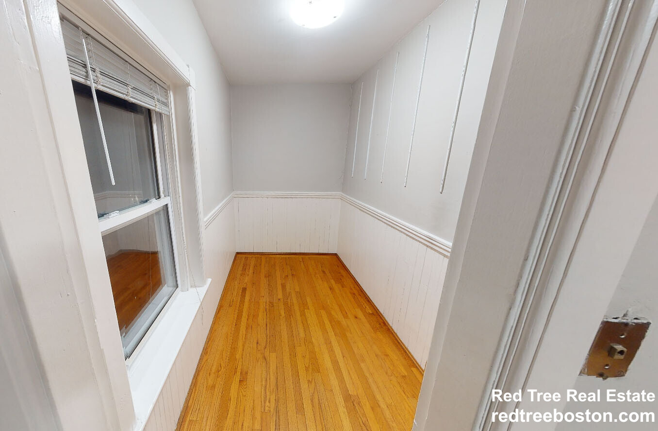 Apt 6 - 904 Massachusetts Ave