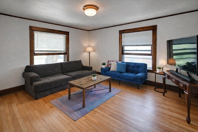 Building Photo - 416 Castle Pl