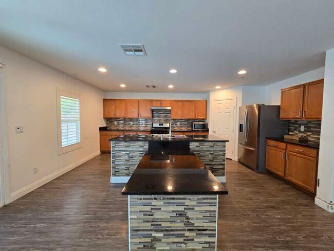 Building Photo - A Fabulous 5 Bedroom Home in Henderson