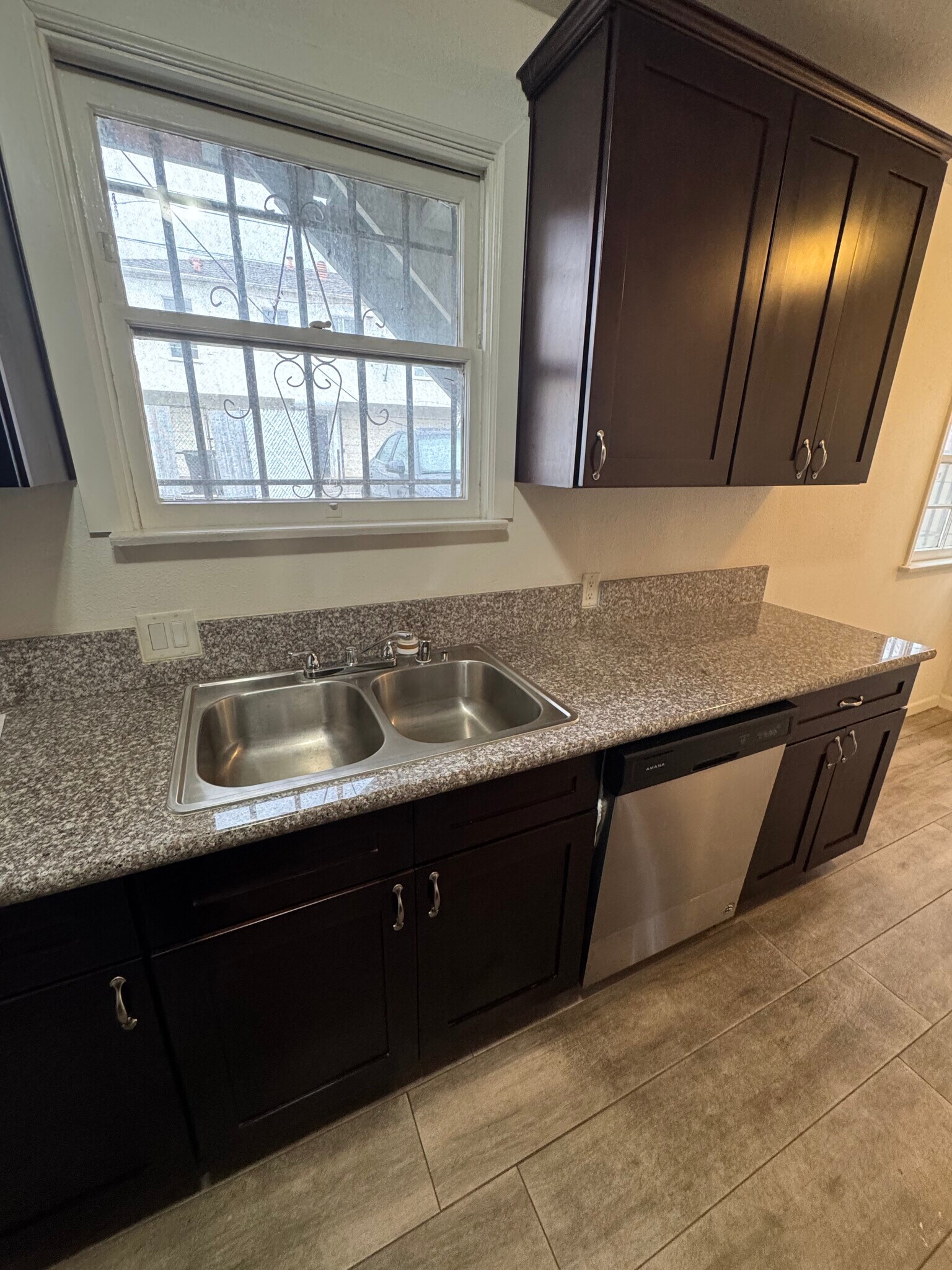 Building Photo - 5767 San Vicente Blvd