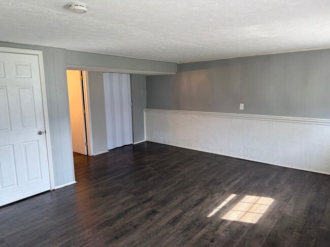 Building Photo - 10855 Penarth Dr
