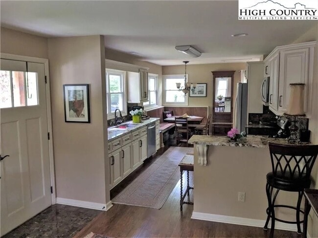 Building Photo - 162 Horseshoe Dr