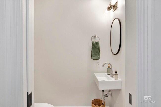 Building Photo - 460 Equality Ave