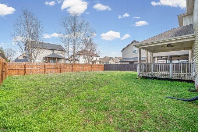 Building Photo - Beautiful, Large Home Close to Ft. Campbell and I24