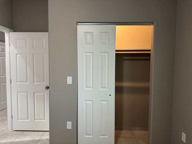 Building Photo - Beautiful Modern 3Bdm 2Ba Home, Easy Access to I-10, Must See!