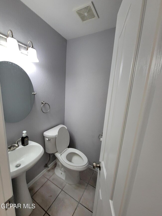 Building Photo - 1404 Black Ridge Dr