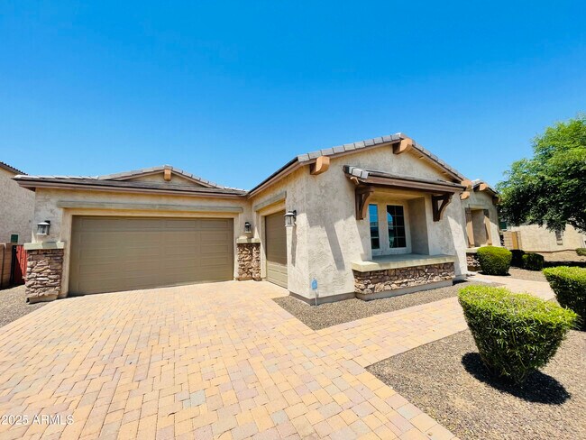 Primary Photo - 3104 E Wildhorse Ct