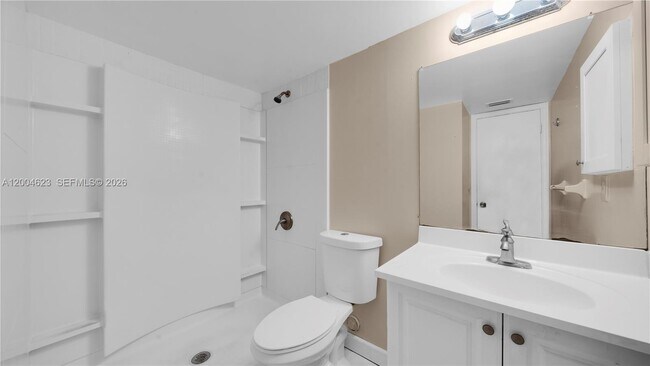 Building Photo - 9964 Twin Lakes Dr