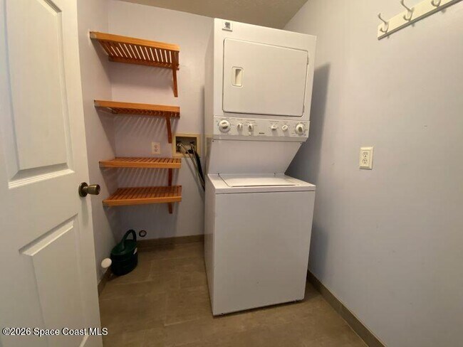 Building Photo - 403 Hayes Ave