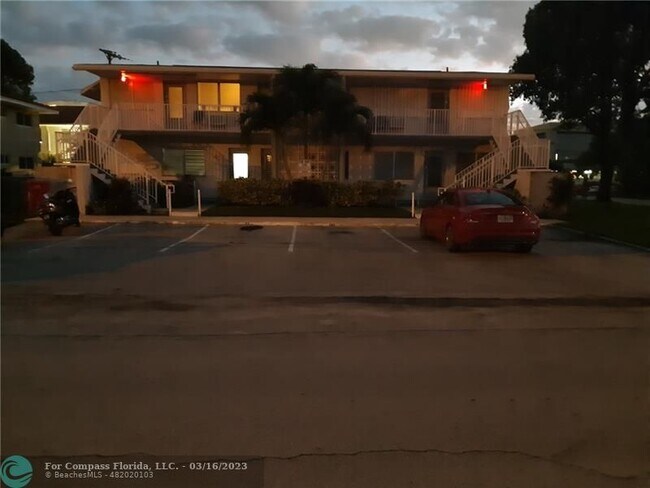 Building Photo - 2100 NE 51st Ct