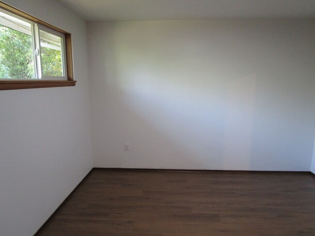 Building Photo - 3001 Oakes Ave