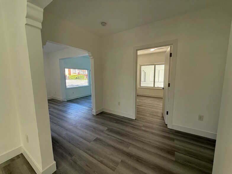 Building Photo - 340 NE 125th St