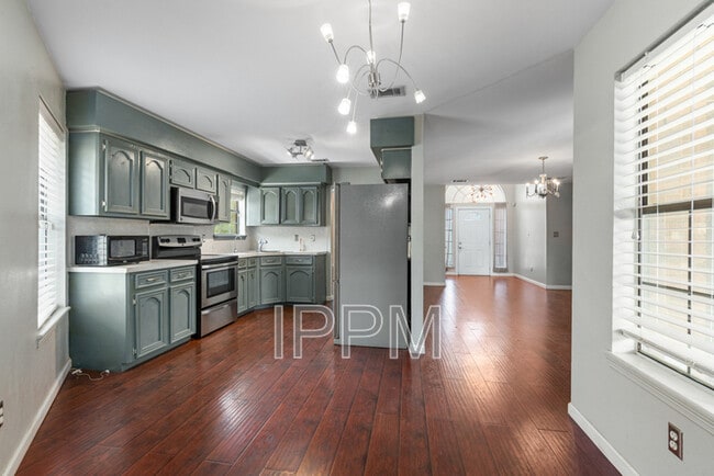 Building Photo - 5233 Clearview Dr