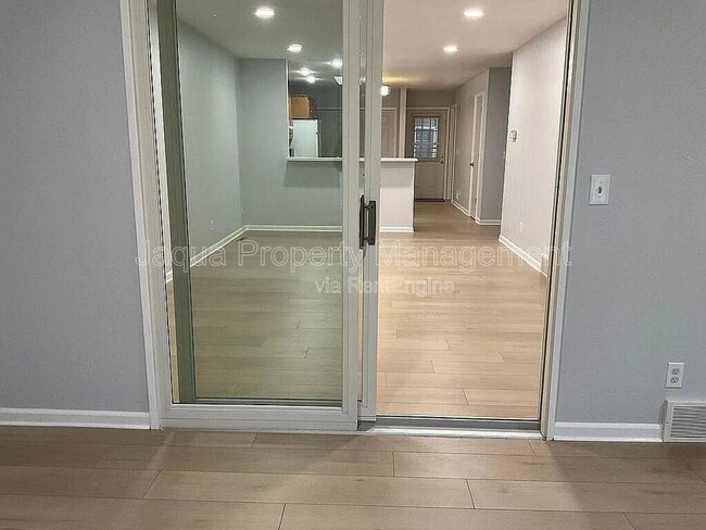 Building Photo - 239 Lovell St