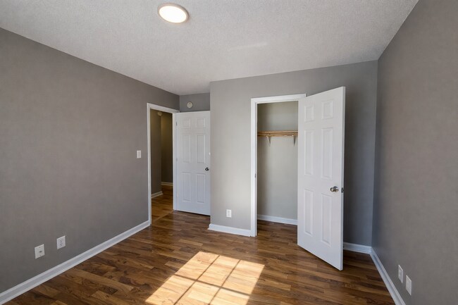 Building Photo - 3 Bed 2 Bath + Bonus Room