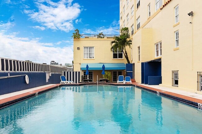 Building Photo - 1300 Collins Ave