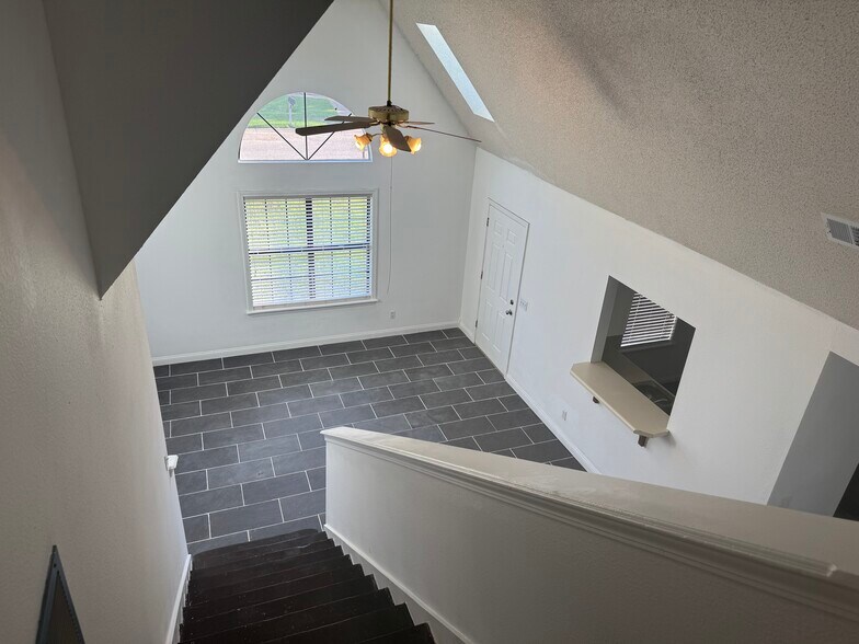 Building Photo - 4517 Jamaica Pl