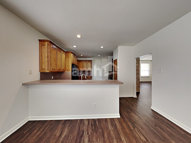 Building Photo - 5626 Chimney Rock Dr