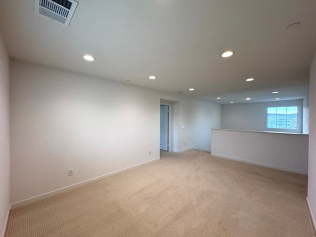 Building Photo - Spacious 4 Bedroom Home for Lease in Winch...