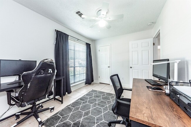 Building Photo - 405 Avondale Ln