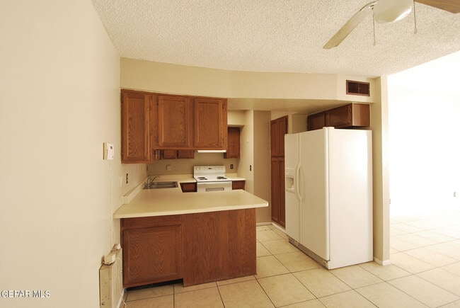 Building Photo - 216 Cutlass Dr