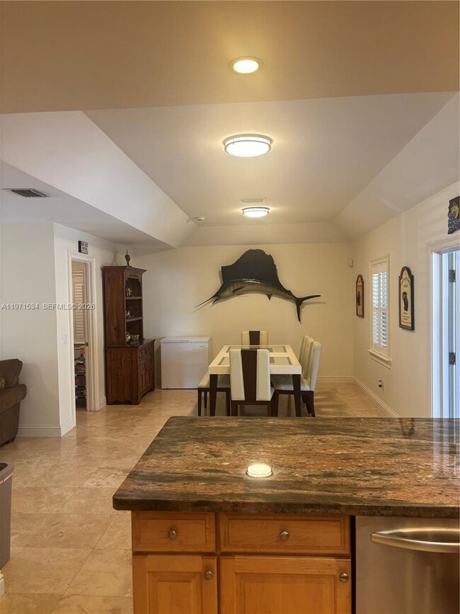 Building Photo - 42 Transylvania Ave