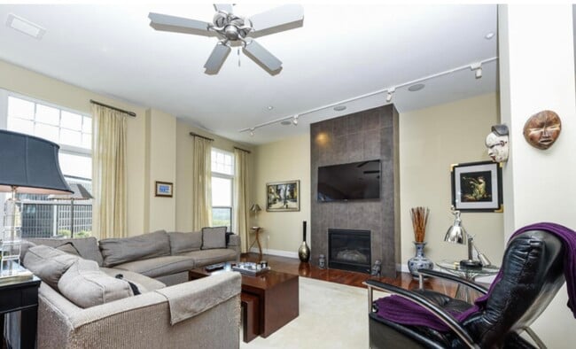 Building Photo - 17 Chapel St