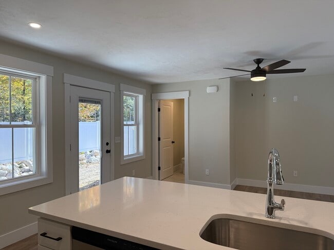 Building Photo - 480 Wareham St