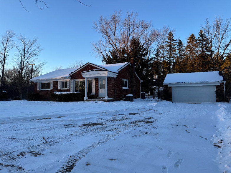 Building Photo - 8701 Brookville Rd