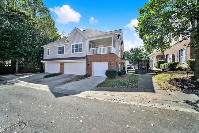 Building Photo - Lovely Two Bed Two Bath Townhome in Ballan...