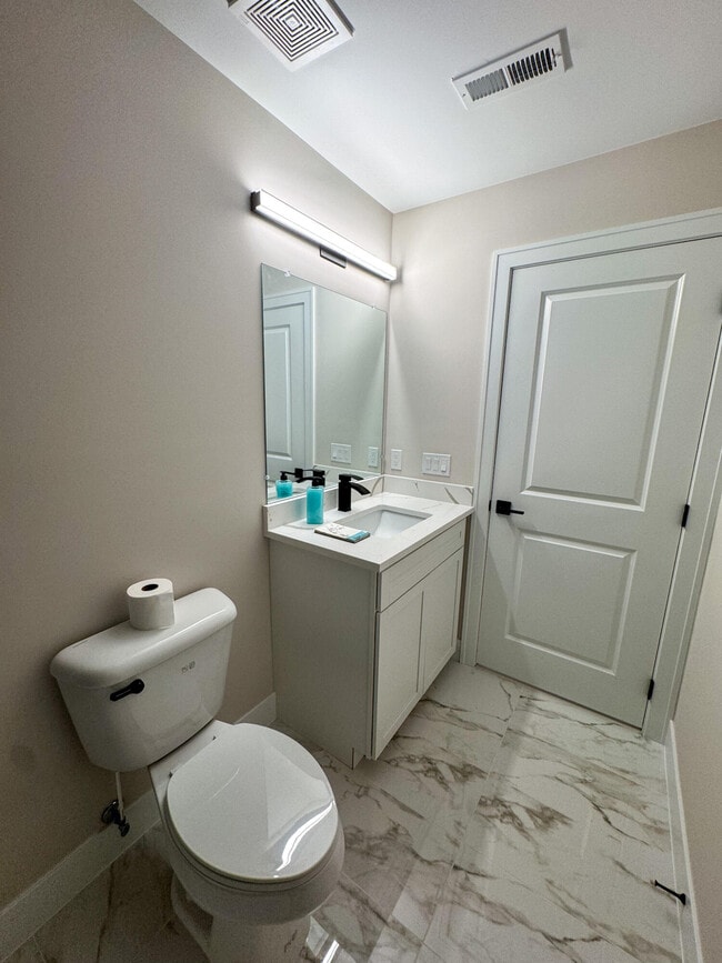 Building Photo - 54759 Camden Ct