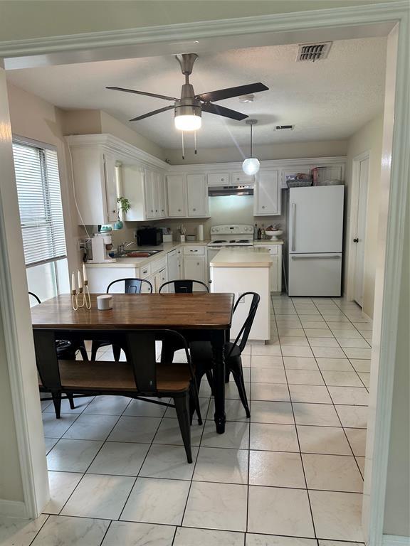 Building Photo - 22735 Indian Ridge Dr