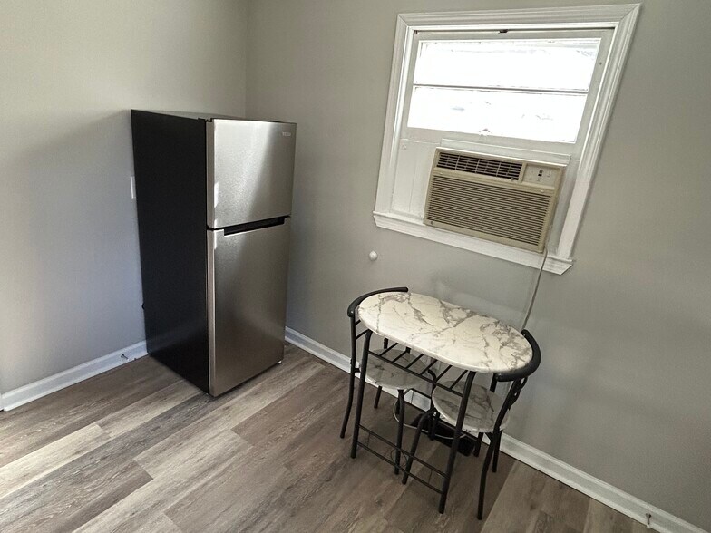 Building Photo - 208 Hay St