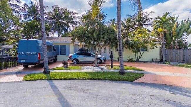 Building Photo - 1600 N 28th Ct