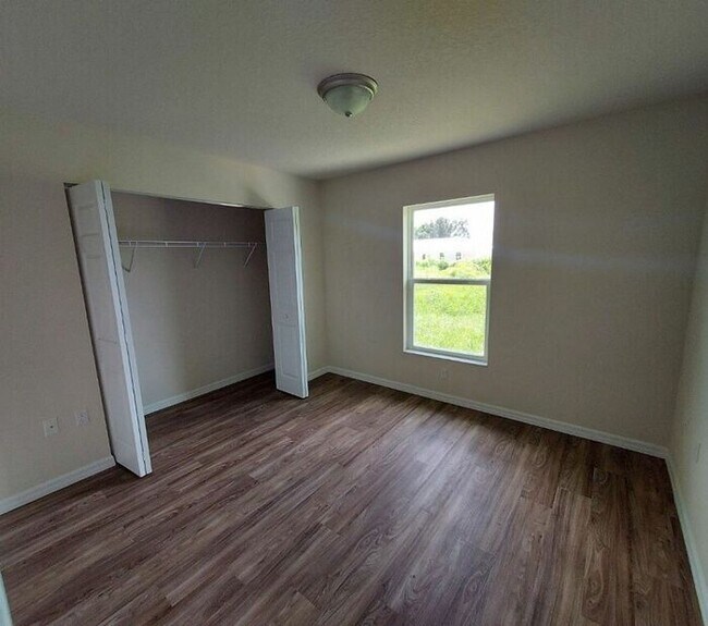 Building Photo - BARNS-120 N CUNNINGHAM AVE