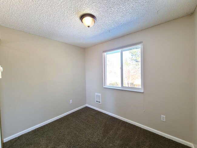 Building Photo - $2,200 - 3 Bed / 2.5 Bath Beautiful Ranche...