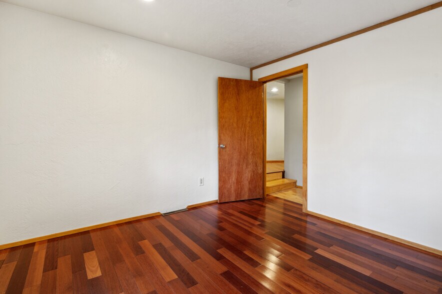 Building Photo - 740 Olivant Plz