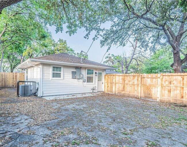 Building Photo - 6003 De Moss Dr