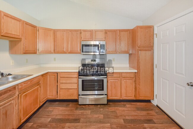 Building Photo - 6830 Medallion Dr