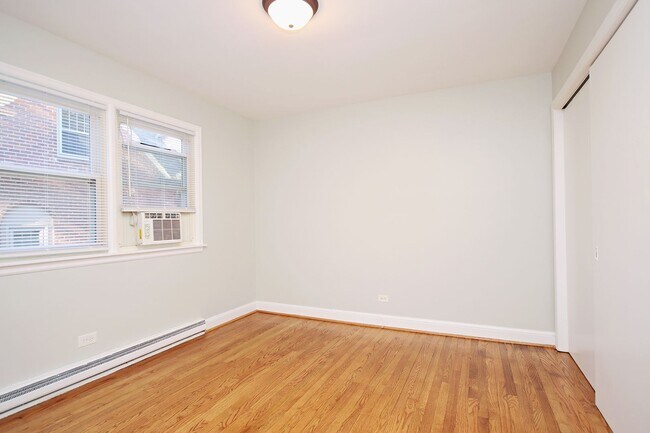 Building Photo - Student-Friendly Ivy Rd Apartment Near Foo...