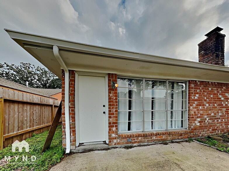 Building Photo - 15803 Mill Point Dr