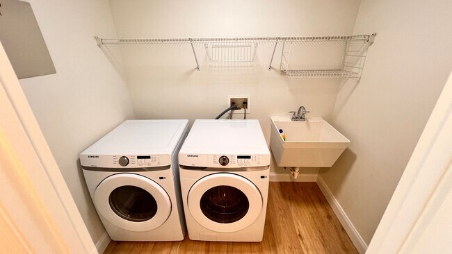 Building Photo - AWESOME 4BD/3BA in Orlando!!!