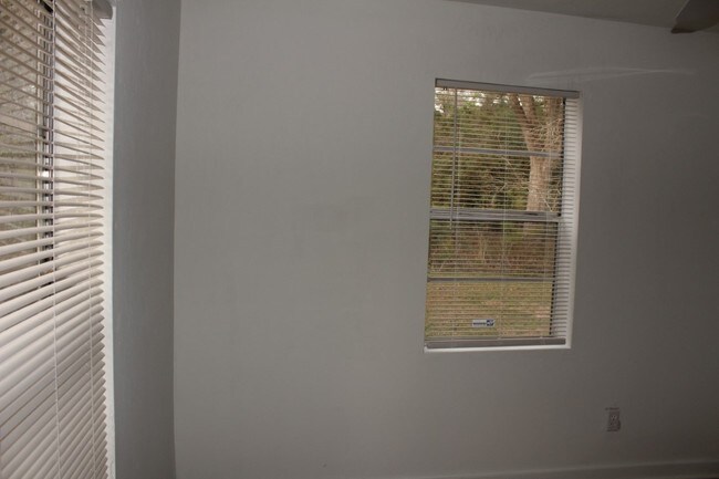 Building Photo - 65 Noble Rd