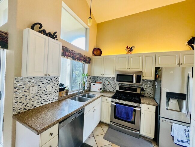 Building Photo - 3201 Aspen Grv